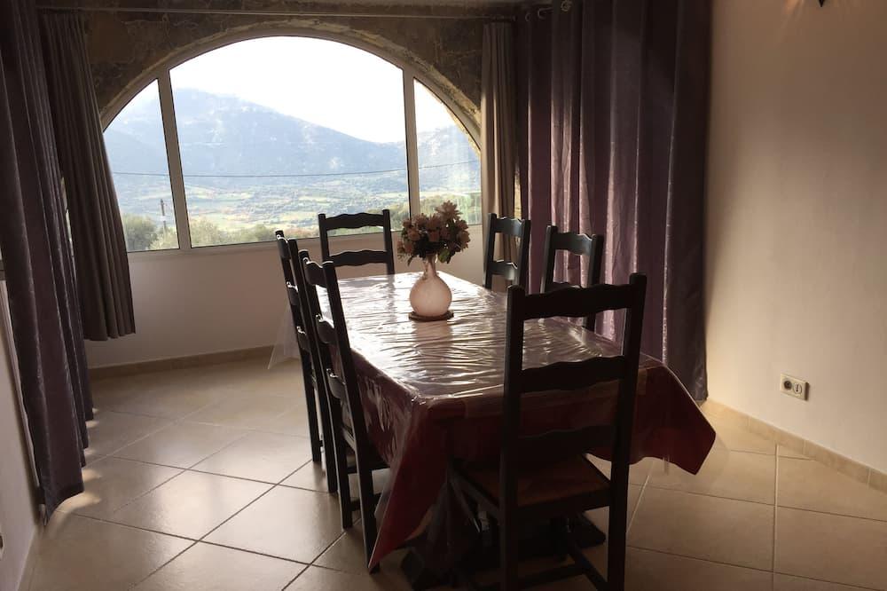New villa between sea and mountain near all trade. Corsica - Aregno visuel 1/5