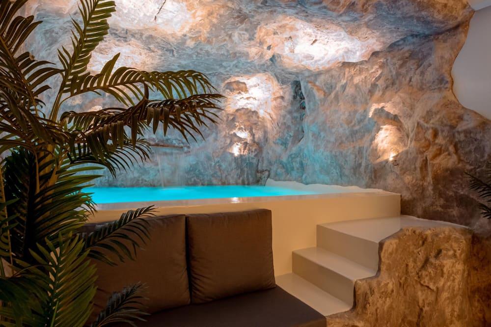 expedia_group-7098866-237838272-106325 Ftelia Black Villas