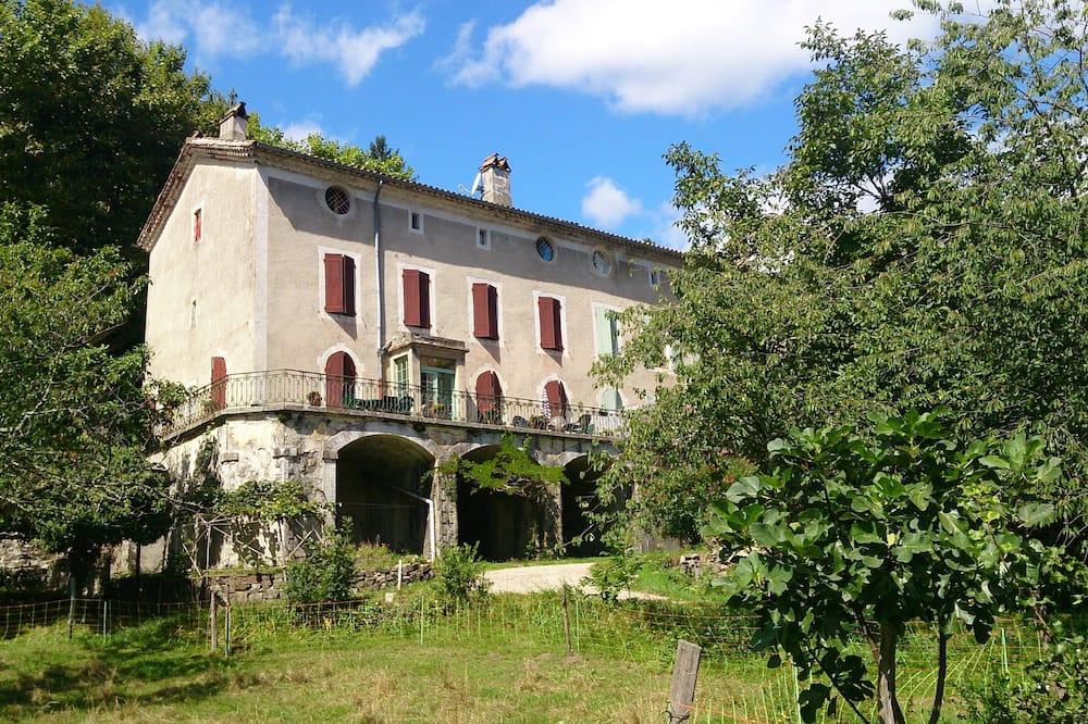 Large family house sleeps 16 in the heart of a beautiful medieval village Languedoc-Roussillon - Génolhac visuel 1/5 Large family house sleeps 16 in the heart of a beautiful medieval village Languedoc-Roussillon - Génolhac visuel 1/5