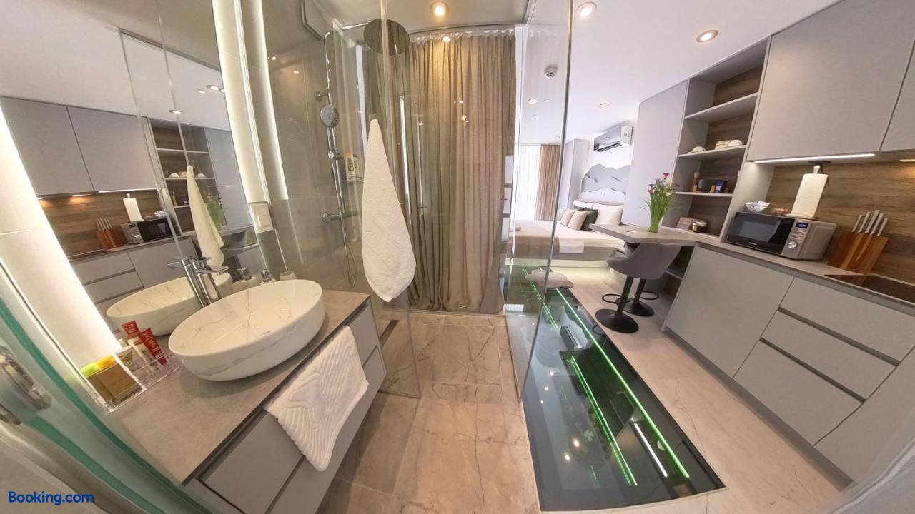 booking-1071692908-581567992-570379 La Luna Petite Suite Deluxe with Free Jacuzzi, Bikes & Covered Parking