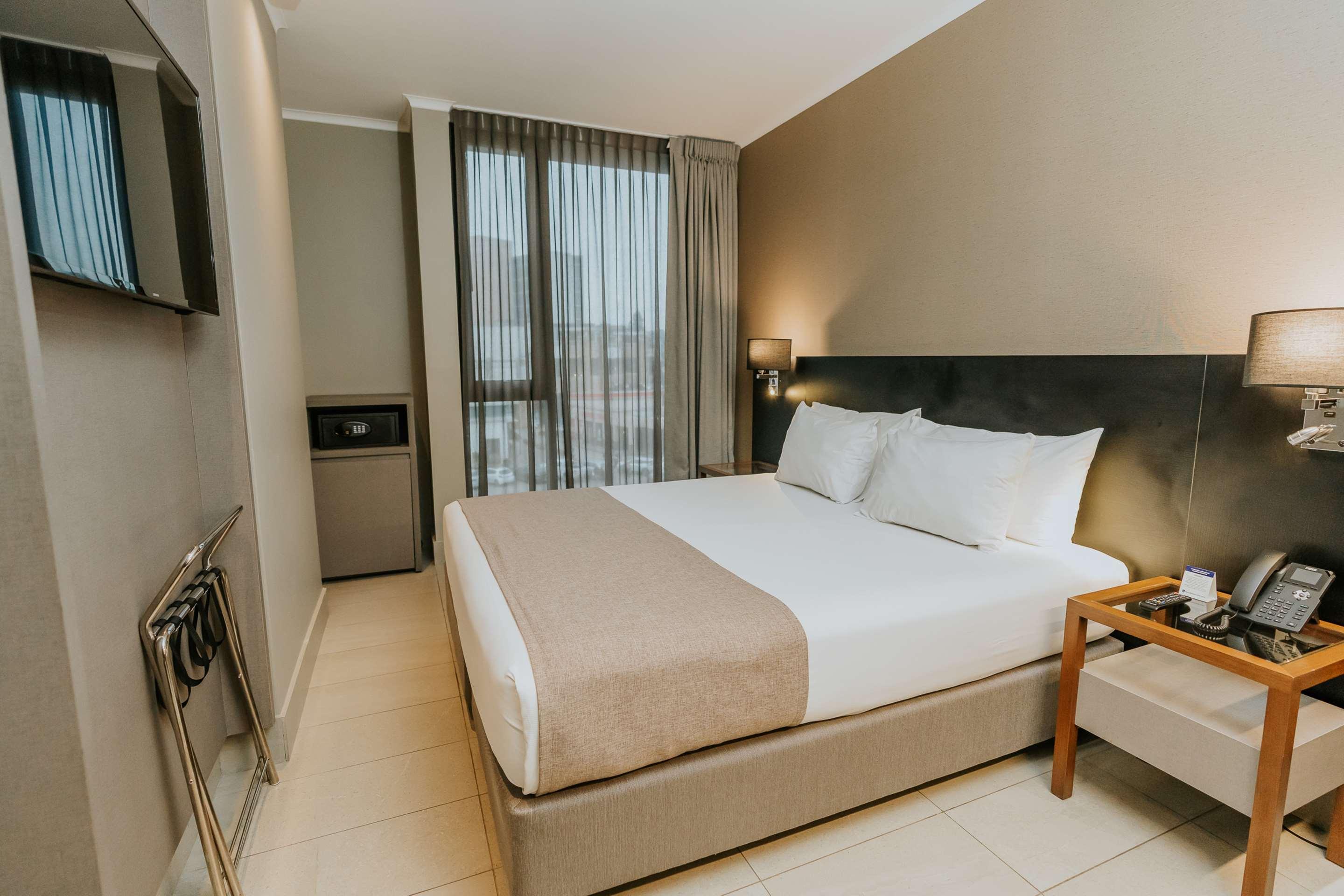 ice-5932918-b3a1db-382859 Best Western Ferrat