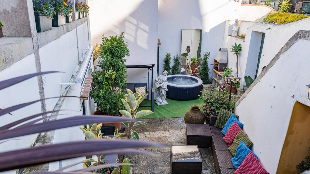 Sintra WOW - Unique double Smart Room in 17th century Palace! Hot tub, Snooker, BBQ, PS5, Sauna, Gym