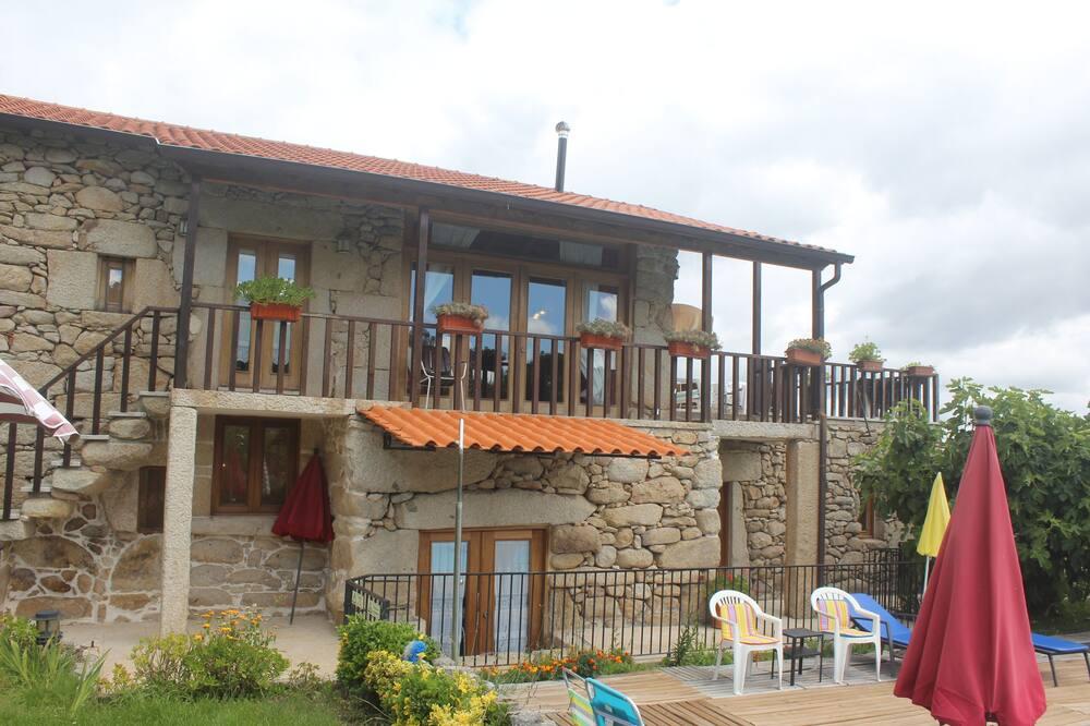 Rural house (full rent), 3 Bedrooms, 4 WC, 6 adults + 2 children Noorden - Armamar visuel 2/5 Rural house (full rent), 3 Bedrooms, 4 WC, 6 adults + 2 children Noorden - Armamar visuel 2/5
