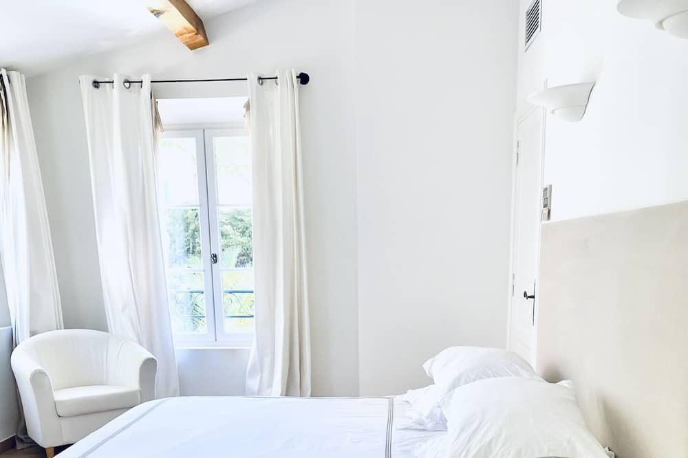 Saint-Tropez Villa In Gated Enclave 5 Minutes From Center Of St-Tropez And Beach Provence-Alpes-Côte d'Azur - Gassin visuel 1/5 Saint-Tropez Villa In Gated Enclave 5 Minutes From Center Of St-Tropez And Beach Provence-Alpes-Côte d'Azur - Gassin visuel 1/5