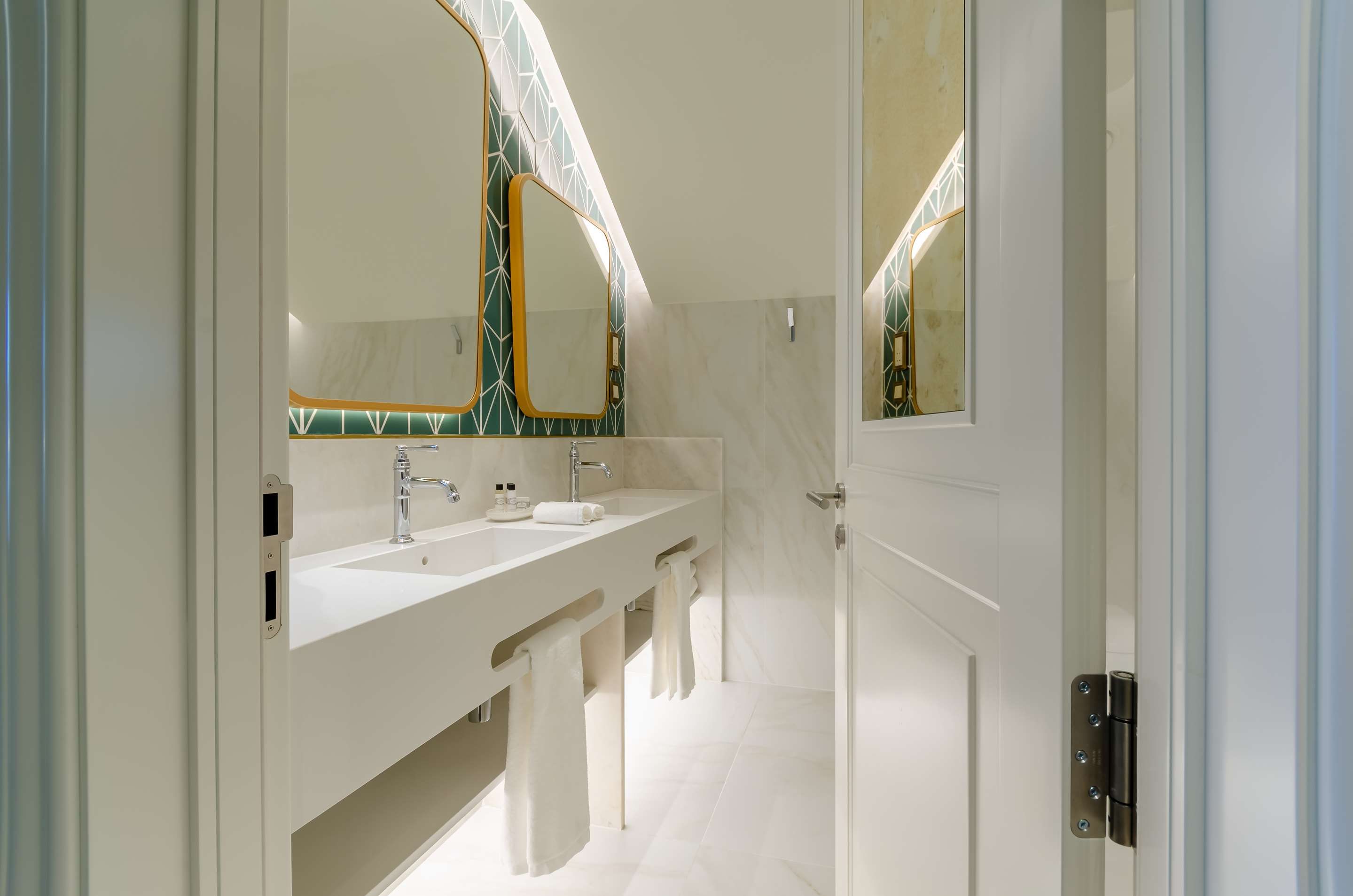 The Emerald House Lisbon, Curio Collection by Hilton