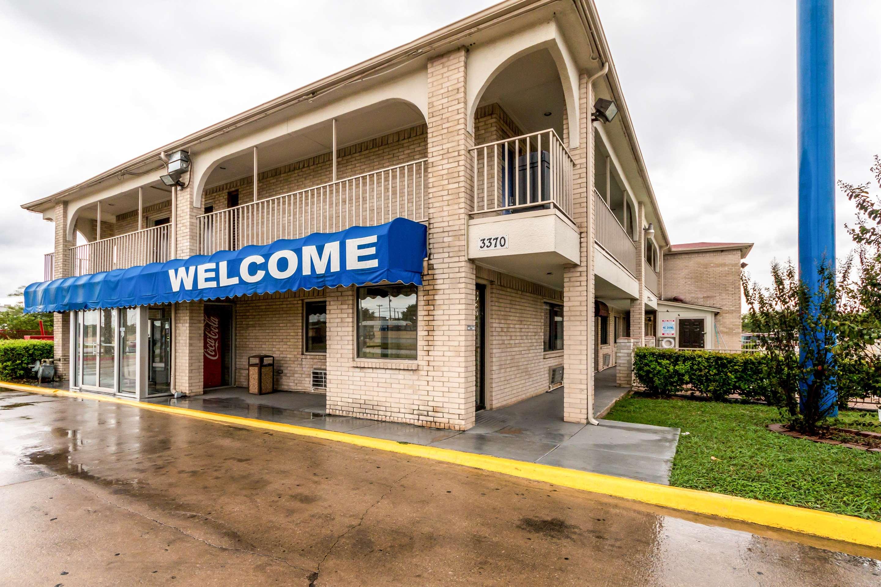 Motel 6 San Antonio Splashtown $53 ($̶6̶3̶). San Antonio Hotel Deals