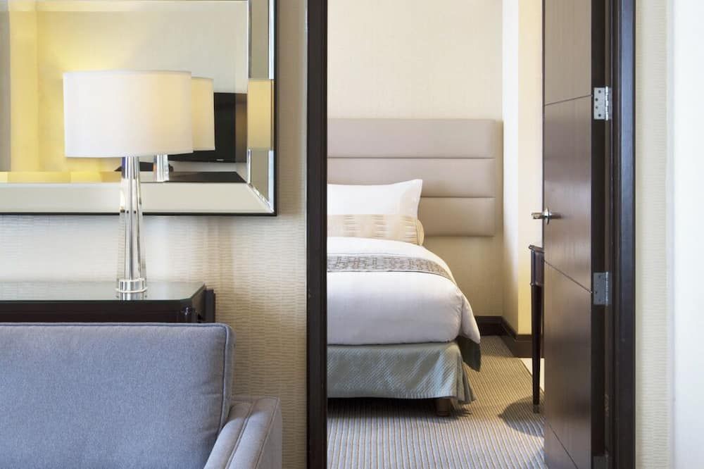 Crimson Hotel Filinvest City, Manila