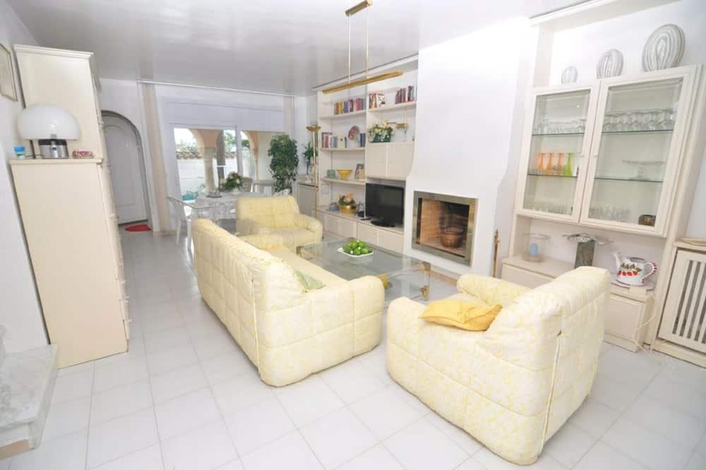 Vacation rental in Empuriabrava, Costa Brava: Charming villa next to La Rubina beach, perfect for families of up to 6 people. Costa Brava - Castelló d' Empúries visuel 2/5 Vacation rental in Empuriabrava, Costa Brava: Charming villa next to La Rubina beach, perfect for families of up to 6 people. Costa Brava - Castelló d' Empúries visuel 2/5