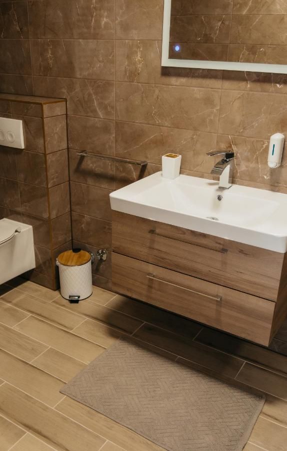 Pansion Mihića dvori