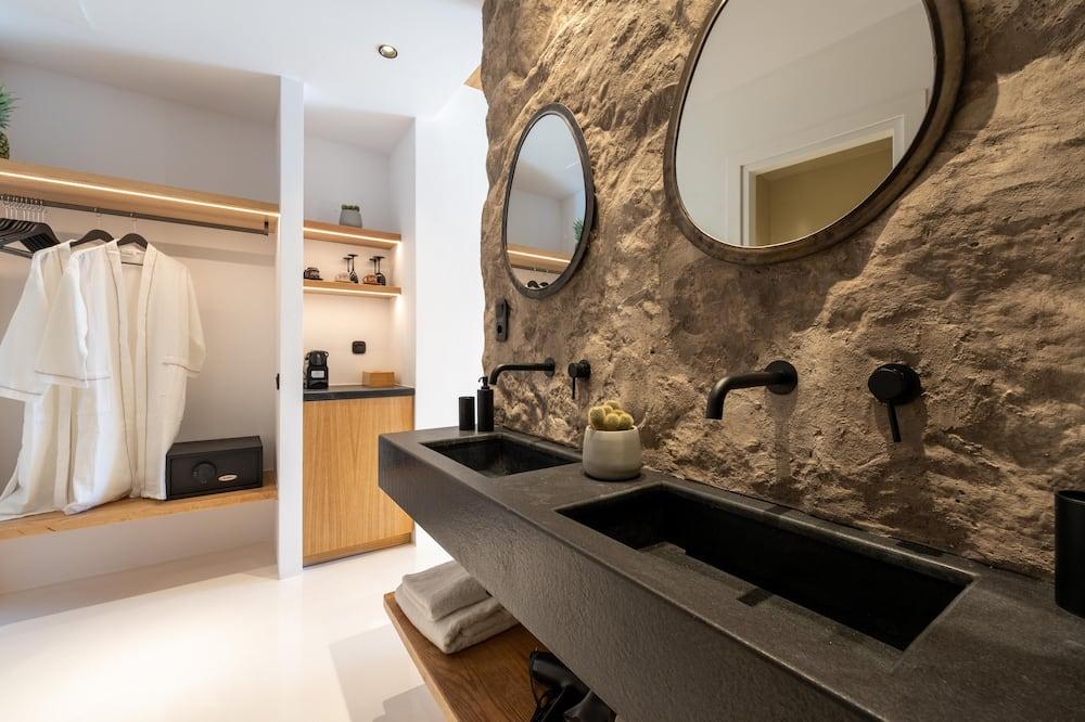 expedia_group-7098866-df8ae7-858565 Ftelia Black Villas