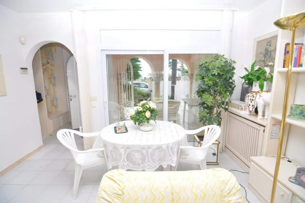 Vacation rental in Empuriabrava, Costa Brava: Charming villa next to La Rubina beach, perfect for families of up to 6 people. Costa Brava - Castelló d' Empúries visuel 3/5 Vacation rental in Empuriabrava, Costa Brava: Charming villa next to La Rubina beach, perfect for families of up to 6 people. Costa Brava - Castelló d' Empúries visuel 3/5