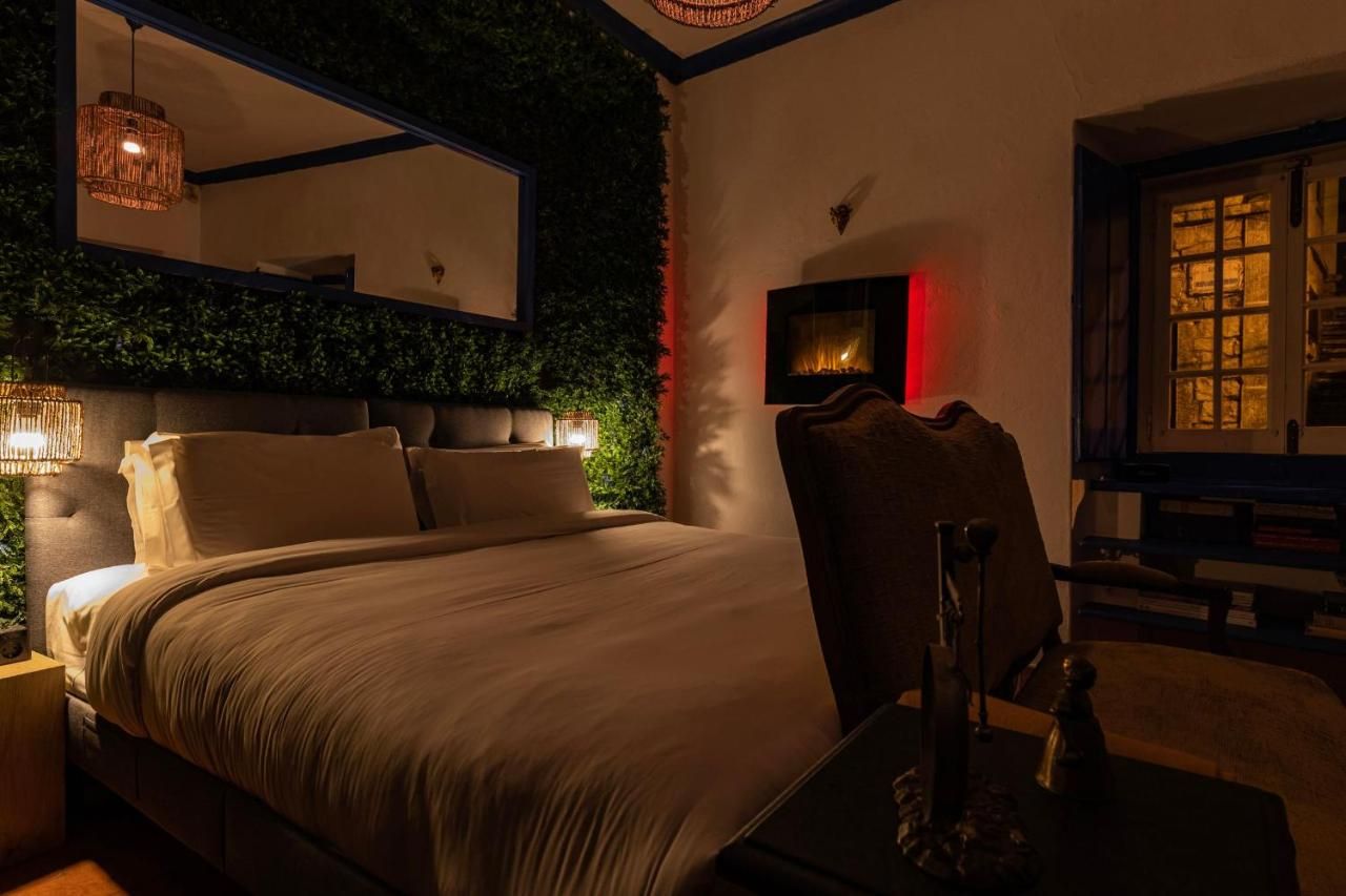 Sintra WOW - Unique double Smart Room in 17th century Palace! Hot tub, Snooker, BBQ, PS5, Sauna, Gym