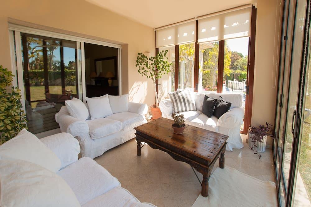 6 bedroom villa with heated pool and just a short walk to the beach. Andalousië - Marbella visuel 1/5 6 bedroom villa with heated pool and just a short walk to the beach. Andalousië - Marbella visuel 1/5