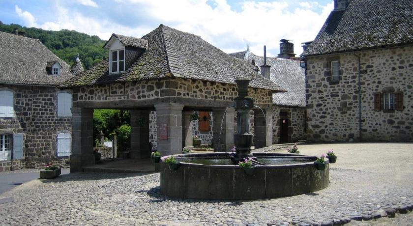 Domaine de la Chaux de Revel Auvergne - Saint-Martin-Valmeroux visuel 2/5 Domaine de la Chaux de Revel Auvergne - Saint-Martin-Valmeroux visuel 2/5