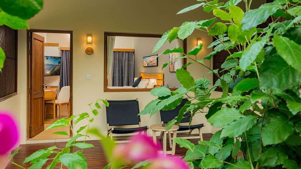 ice-1070009250-103445791-858255 Fiyavalhu Resort Maldives
