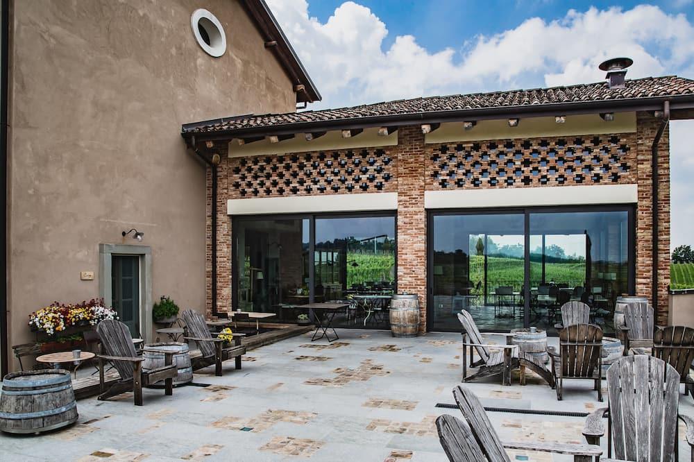 Prime Alture Wine Resort