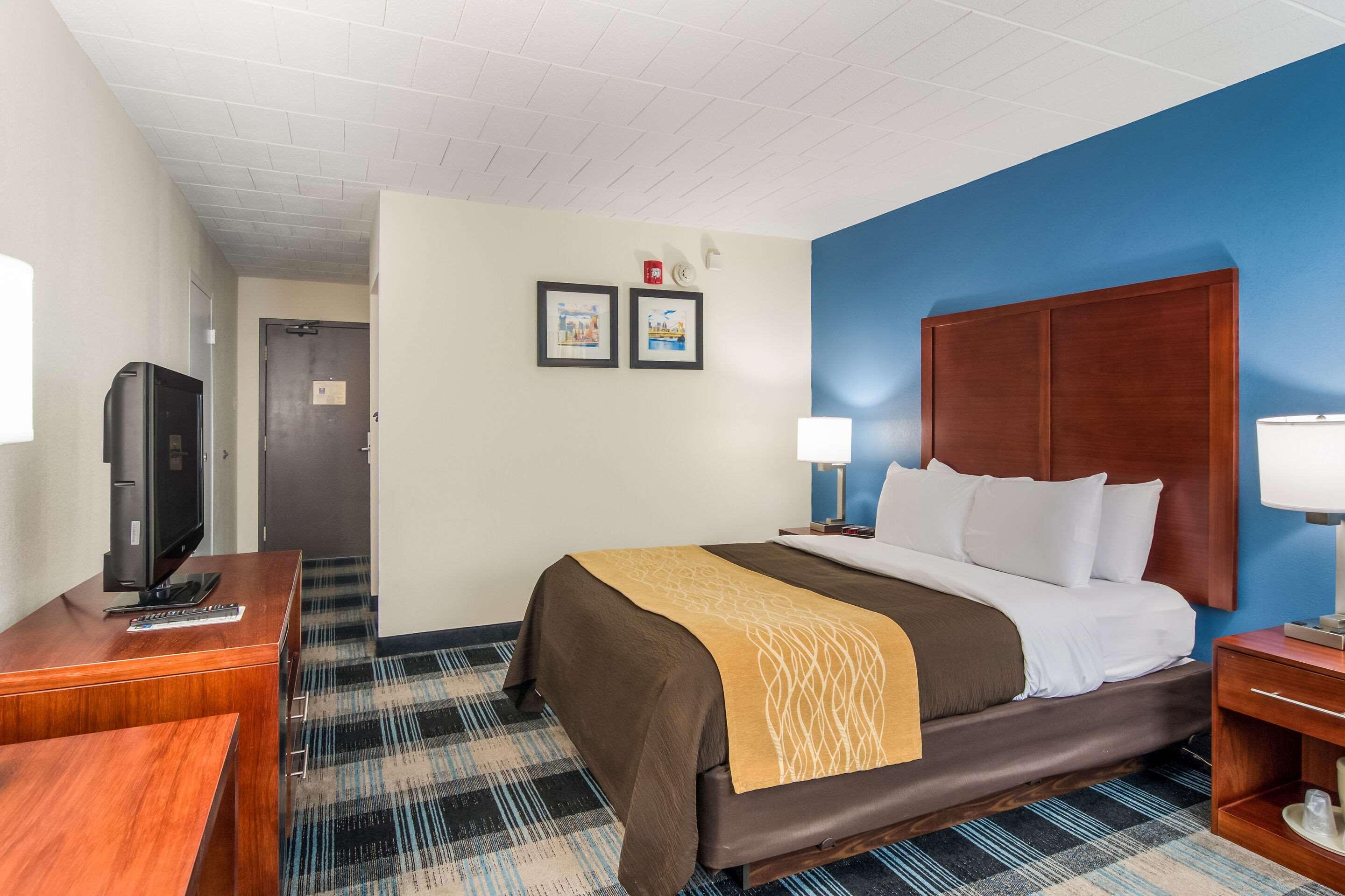 Comfort Inn & Suites $103 ($̶1̶4̶1̶). Pittsburgh Hotel Deals & Reviews ...