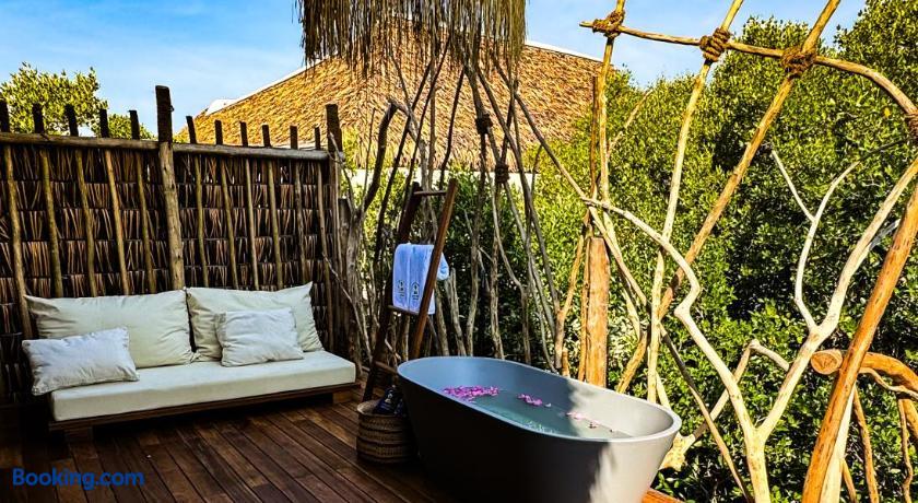 booking-1071094522-526261178-486901 Casa Mikoko Resort