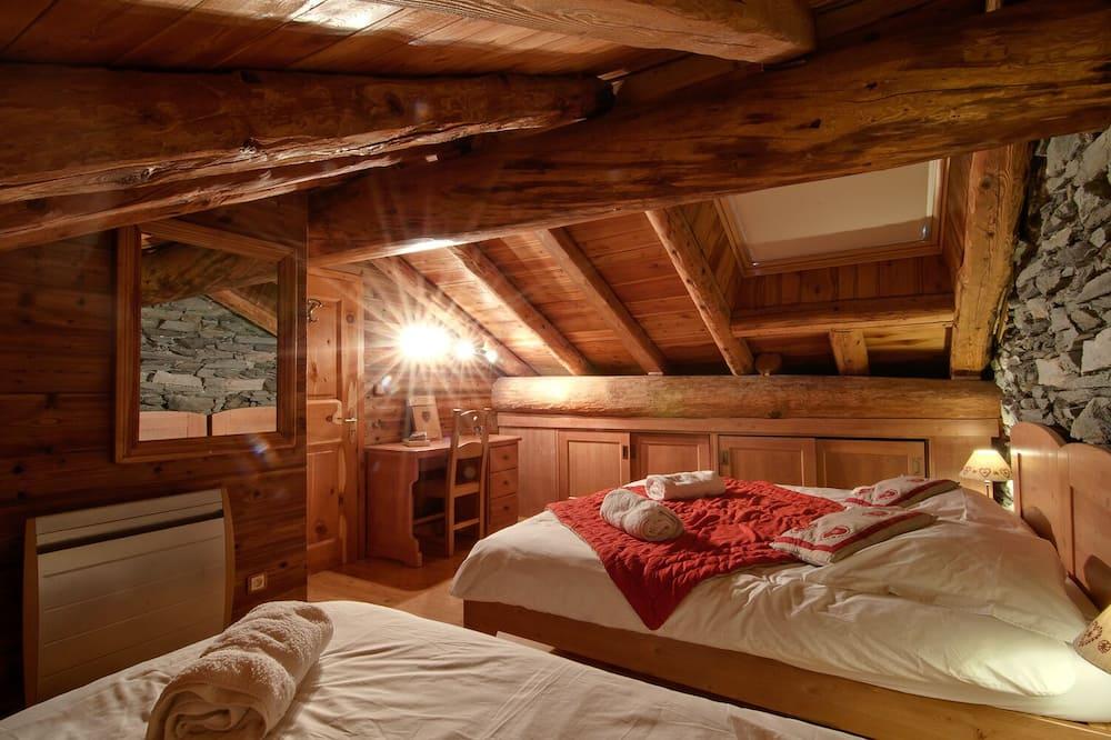 Luxury chalet rental Tignes les Brévières Val d'Isère ski in/out wifi fireplace Rhône-Alpes - Tignes visuel 1/5 Luxury chalet rental Tignes les Brévières Val d'Isère ski in/out wifi fireplace Rhône-Alpes - Tignes visuel 1/5