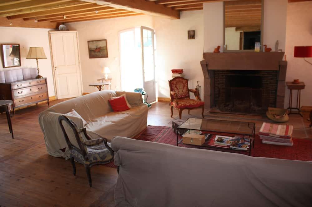 Large 18th century Basque house restored 16 to 20 people Aquitaine - Saint-Jean-Pied-de-Port visuel 3/5 Large 18th century Basque house restored 16 to 20 people Aquitaine - Saint-Jean-Pied-de-Port visuel 3/5