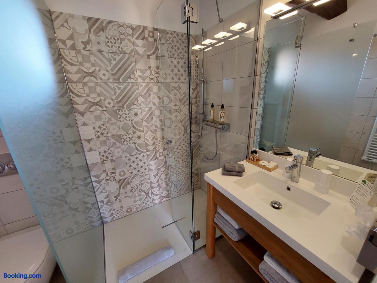 booking-2146285-298008370-864734 Hotel les Bouis