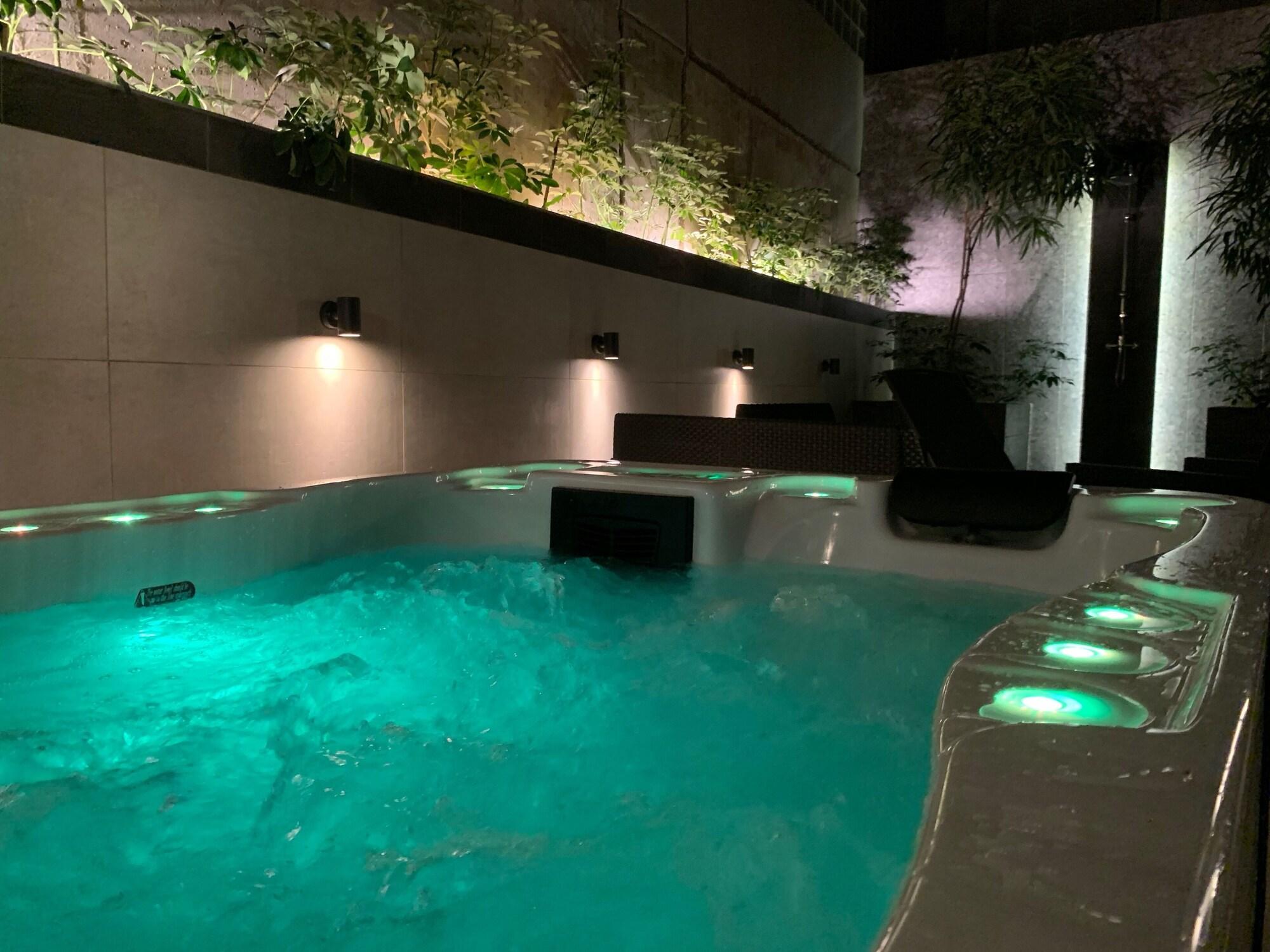 expedia_group-2563220-355eca-687725 47 Luxury Suites