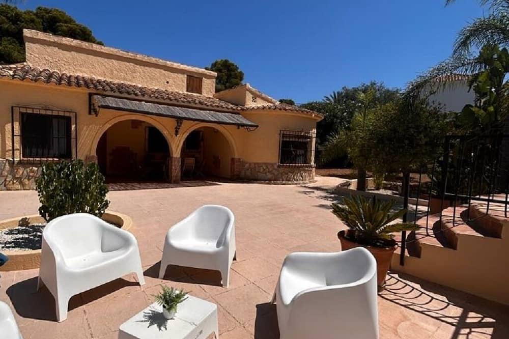 Villa 8 pers with big pool and jacuzzi from 450m of the sea ( Airconditioned) Costa Blanca - Calpe visuel 1/5 Villa 8 pers with big pool and jacuzzi from 450m of the sea ( Airconditioned) Costa Blanca - Calpe visuel 1/5