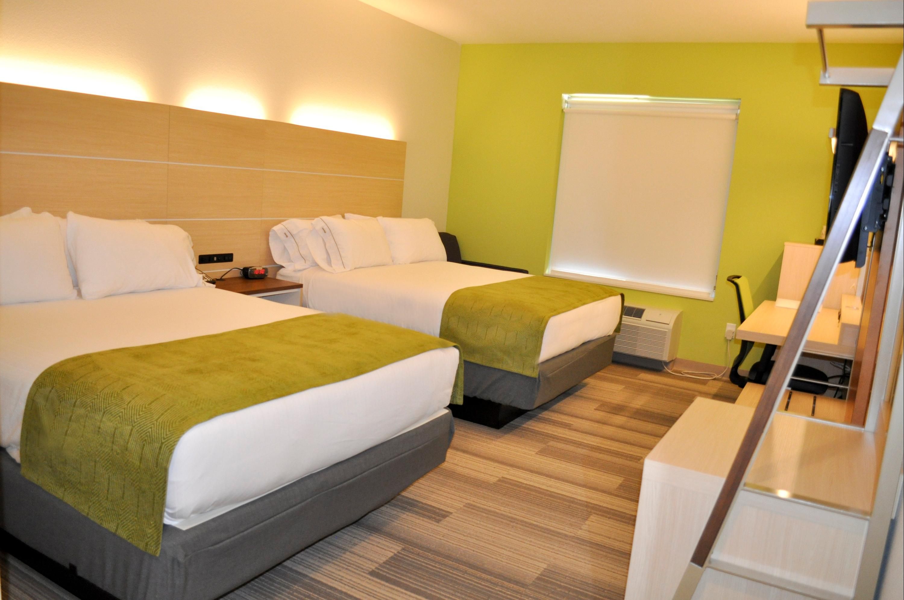 Holiday Inn Express & Suites Price 117 (̶1̶3̶6̶). Price Hotel Deals