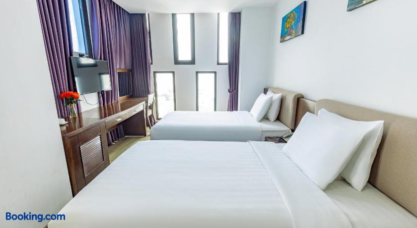 booking-1070875012-528065252-436492 Golden Sun Apartment by New Sky Travel