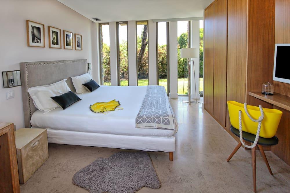 Luxury Contemporary Villa with a unique and quiet location in the village Provence-Alpes-Côte d'Azur - Saint-Tropez visuel 5/5 Luxury Contemporary Villa with a unique and quiet location in the village Provence-Alpes-Côte d'Azur - Saint-Tropez visuel 5/5