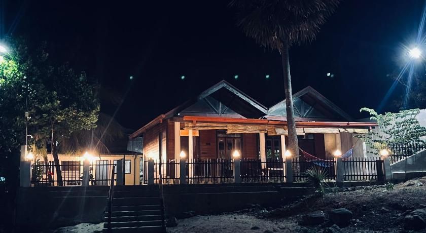 Janas Blue Water Corner