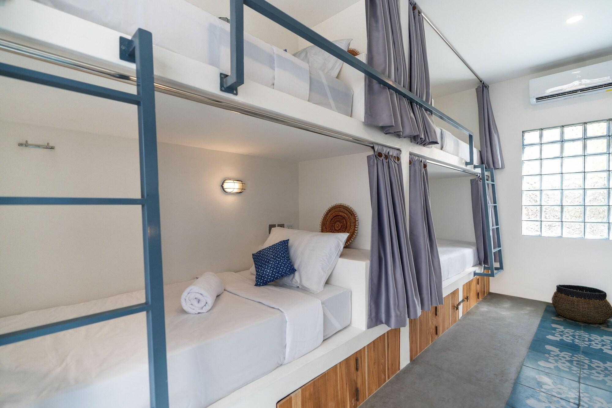 Seaesta Komodo Hostel & Hotel