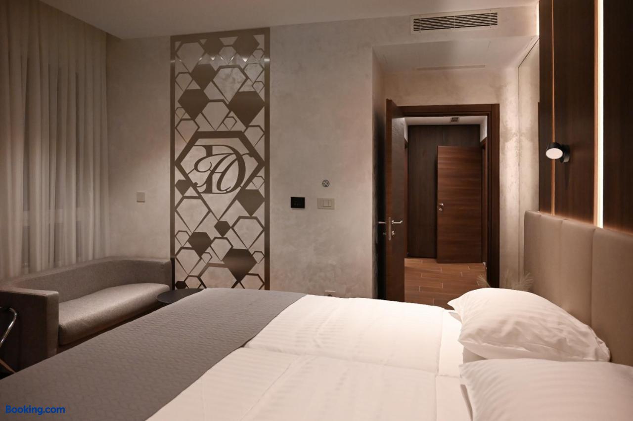 booking-1071944883-600609790-846251 Diamond Hotel