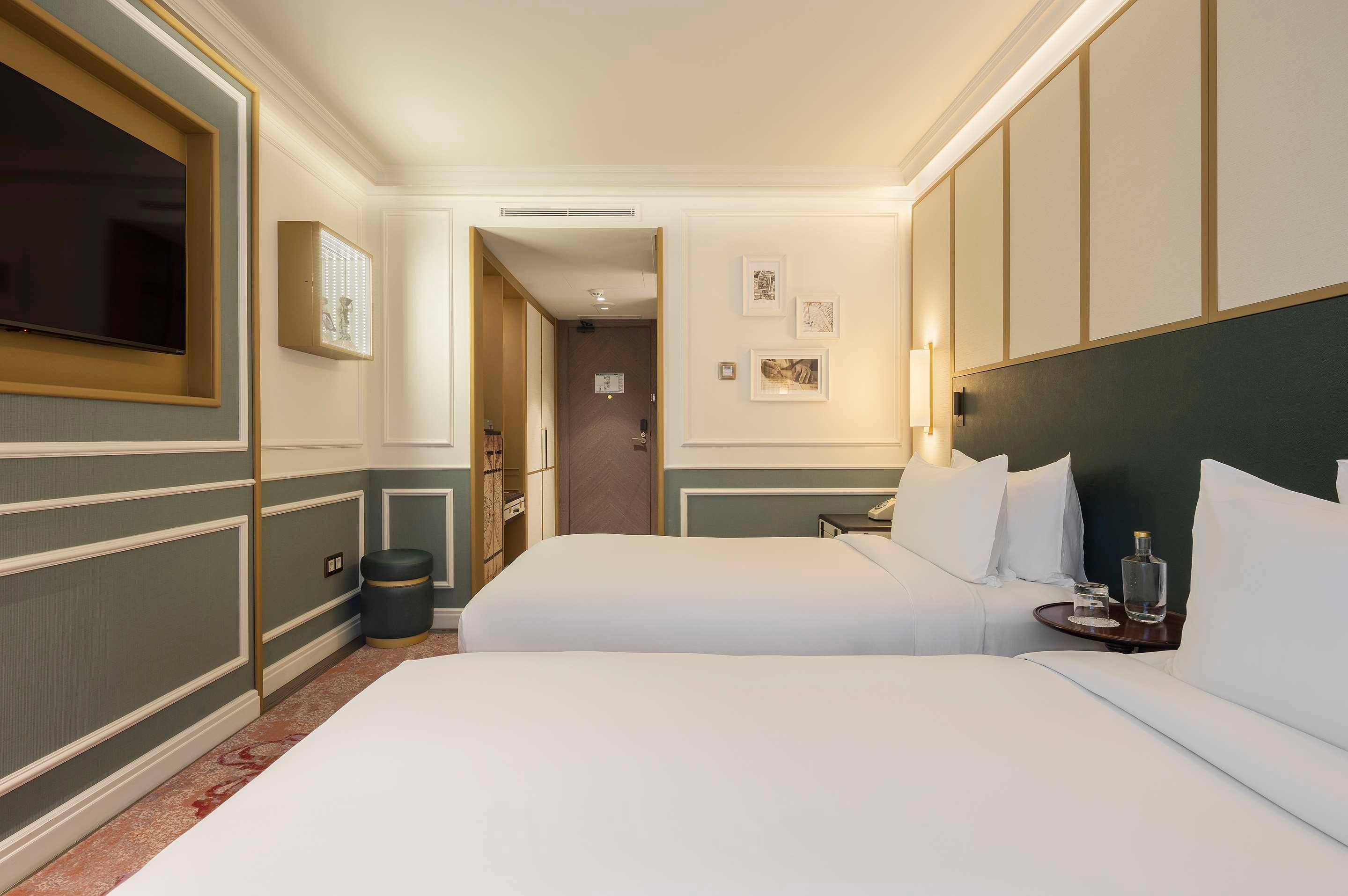 The Emerald House Lisbon, Curio Collection by Hilton