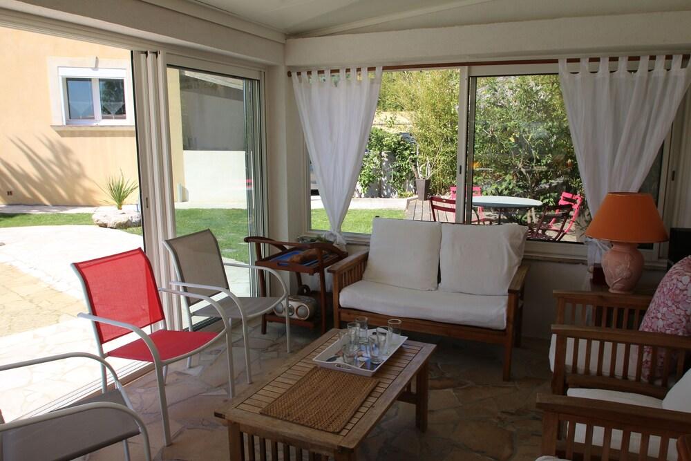 Beautiful Villa With Garden, Swimming Pool And Jacuzzi Close To All Amenities Provence-Alpes-Côte d'Azur - La Farlède visuel 2/5 Beautiful Villa With Garden, Swimming Pool And Jacuzzi Close To All Amenities Provence-Alpes-Côte d'Azur - La Farlède visuel 2/5
