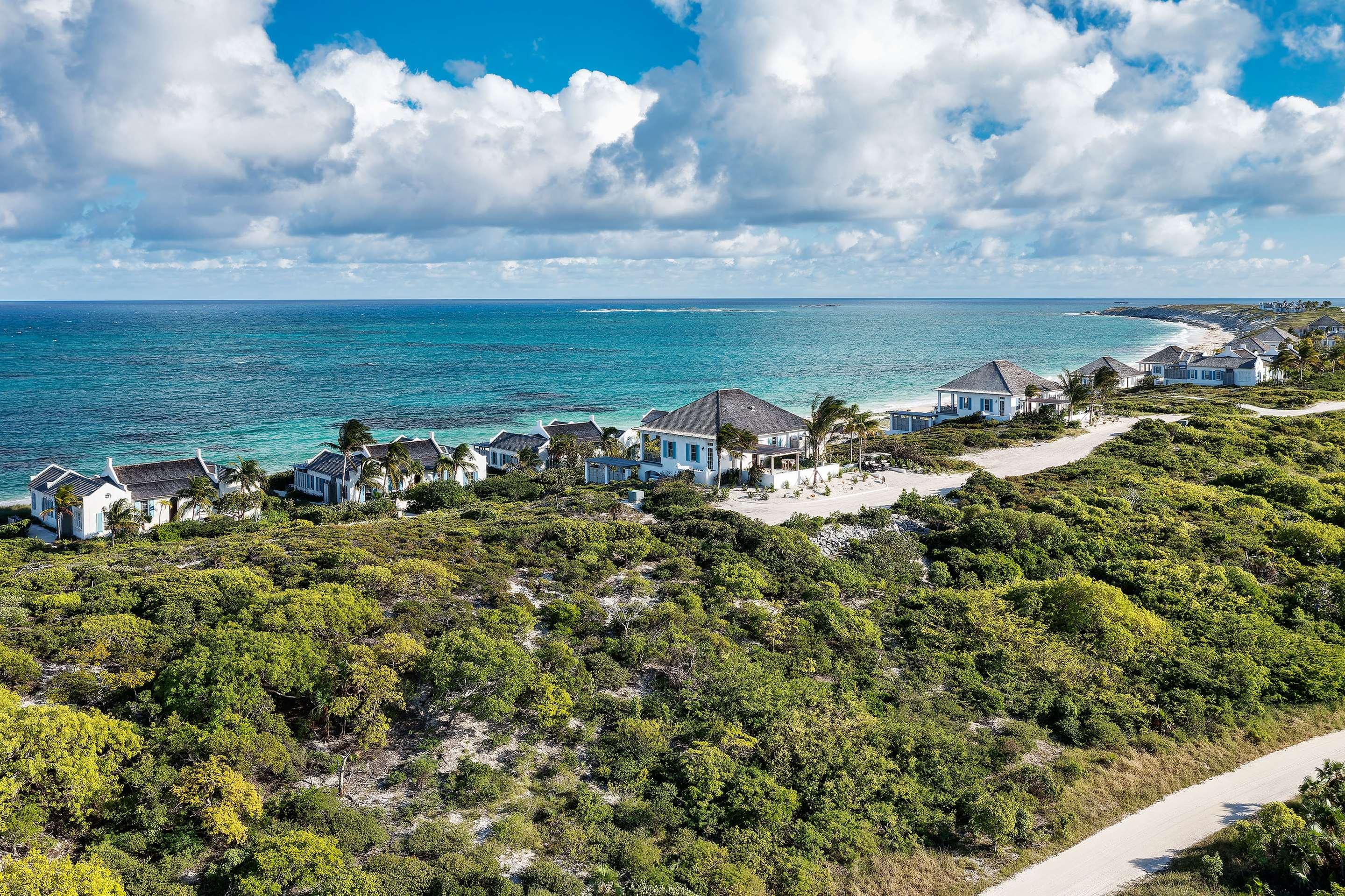 ice-4592231-107641806-402170 The Ambergis Cay