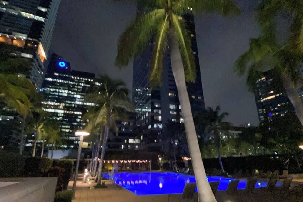 Four Seasons Hotel Miami - Luxury Private Residences
