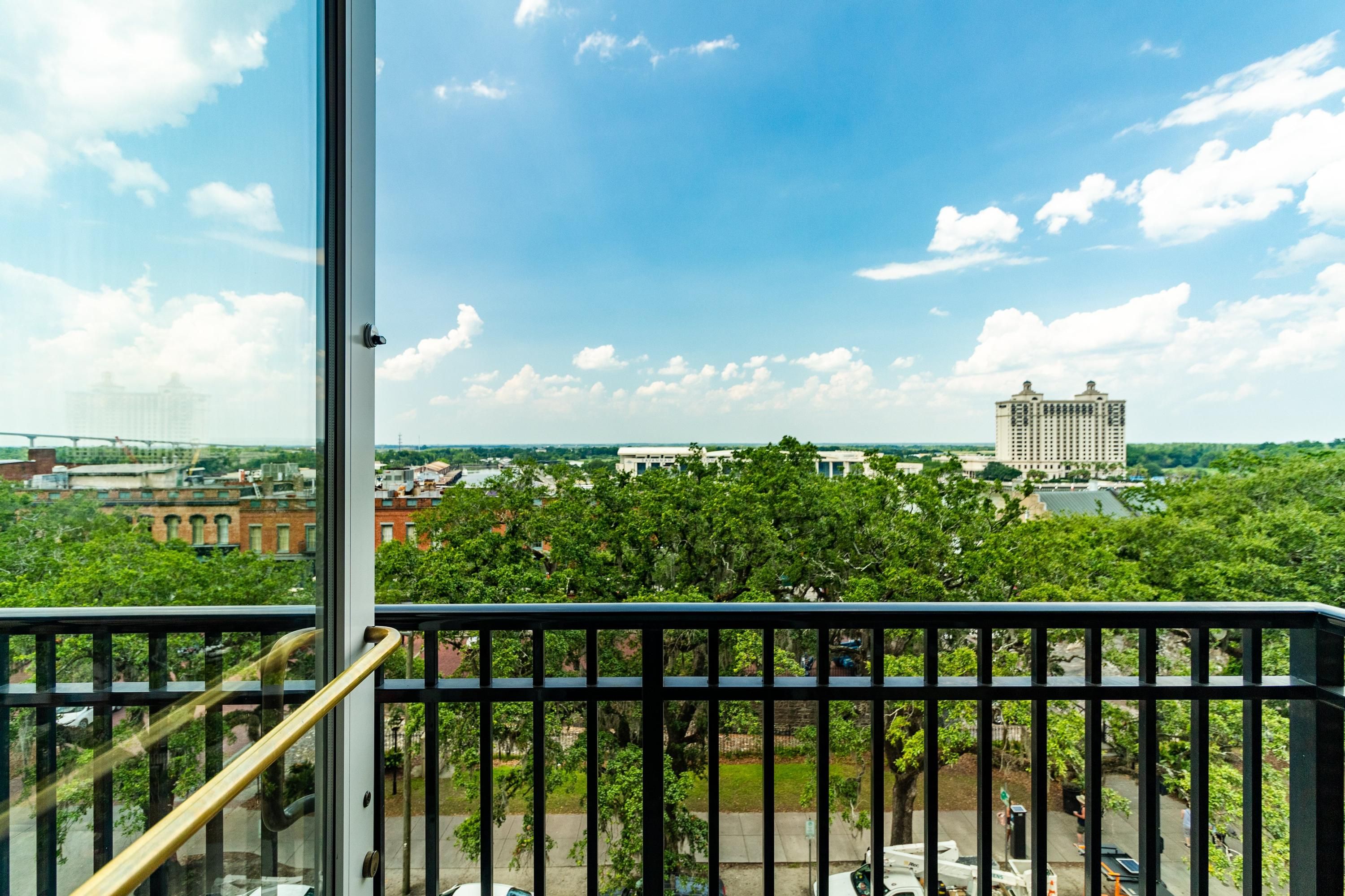 Web check out what our guests have to say in our hotel reviews! Holiday Inn Express SavannahHistoric District 168 (̶3̶4̶0̶