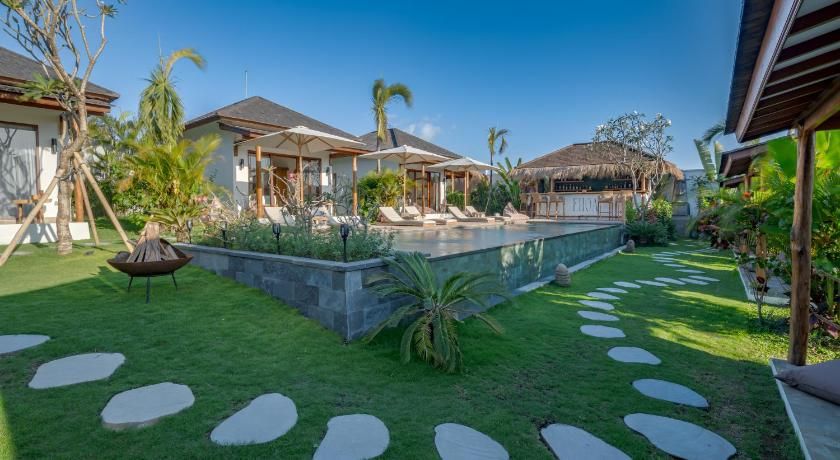 Ehoa Bali Nyanyi Boutique Hotel - In Front Of Entrance To Nuanu