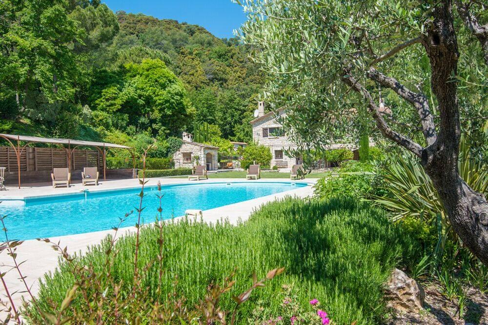Very spacious and quality beds peaceful villa with big pool, WIFI and air-con Provence-Alpes-Côte d'Azur - Cagnes-sur-Mer visuel 1/5 Very spacious and quality beds peaceful villa with big pool, WIFI and air-con Provence-Alpes-Côte d'Azur - Cagnes-sur-Mer visuel 1/5