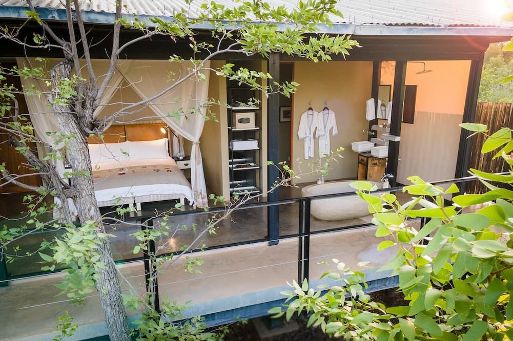 The Outpost & Pel's Post