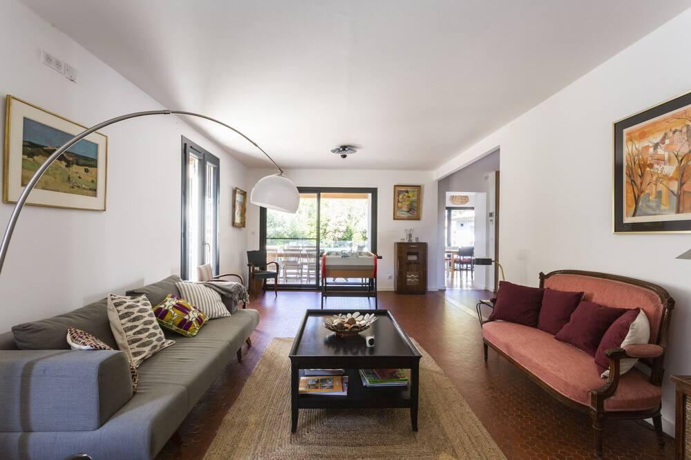 Ground floor of the house 5 minutes from the city centre Provence-Alpes-Côte d'Azur - Fontvieille visuel 3/5 Ground floor of the house 5 minutes from the city centre Provence-Alpes-Côte d'Azur - Fontvieille visuel 3/5