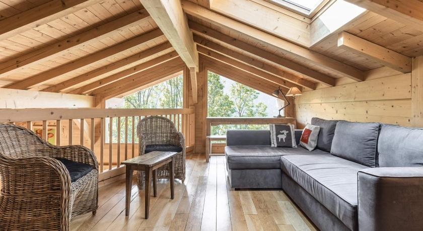 Chalet 4, 5 chambres, hammam, cheminée, garage, WIFI, 10 personnes FR-1-304-140 - Rhône-Alpes - La Clusaz visuel 2/5 Chalet 4, 5 chambres, hammam, cheminée, garage, WIFI, 10 personnes FR-1-304-140 - Rhône-Alpes - La Clusaz visuel 2/5