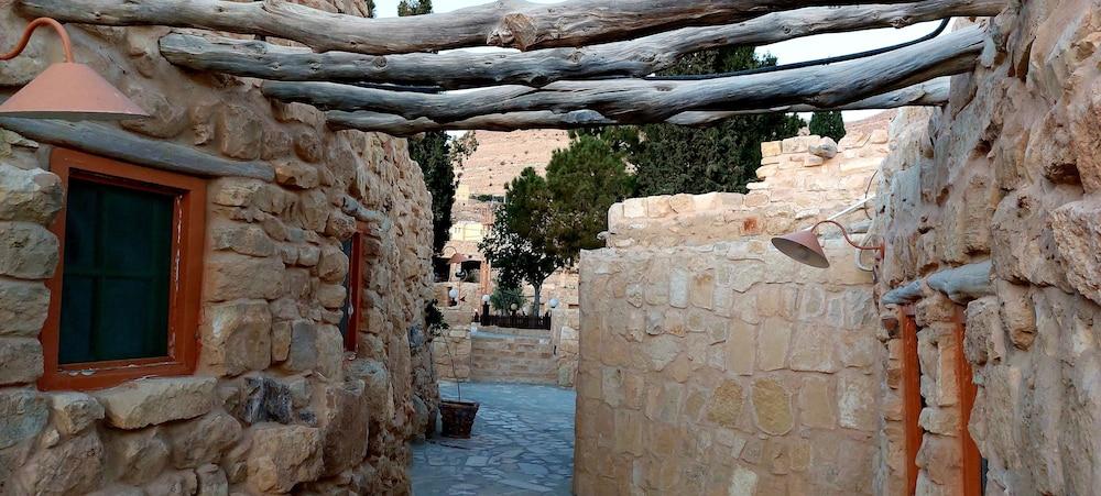 sembo-95733-5428a4-367729 Hayat Zaman Hotel And Resort Petra