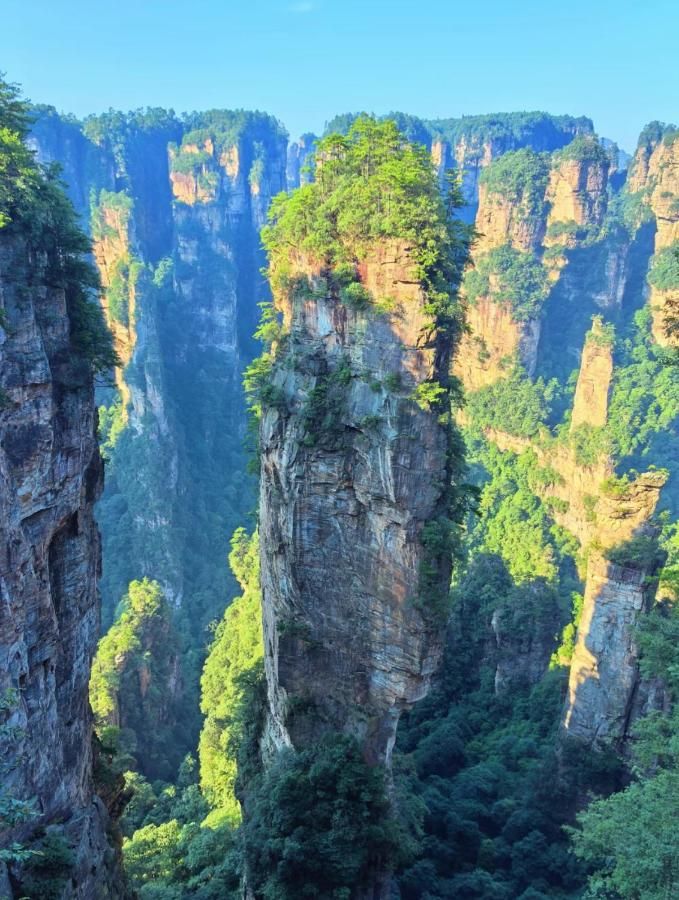 Anya Hotel -Next to Jiefang West Bar Street 2 minutes to the subway station free coffee free laundry free gym, huge windows