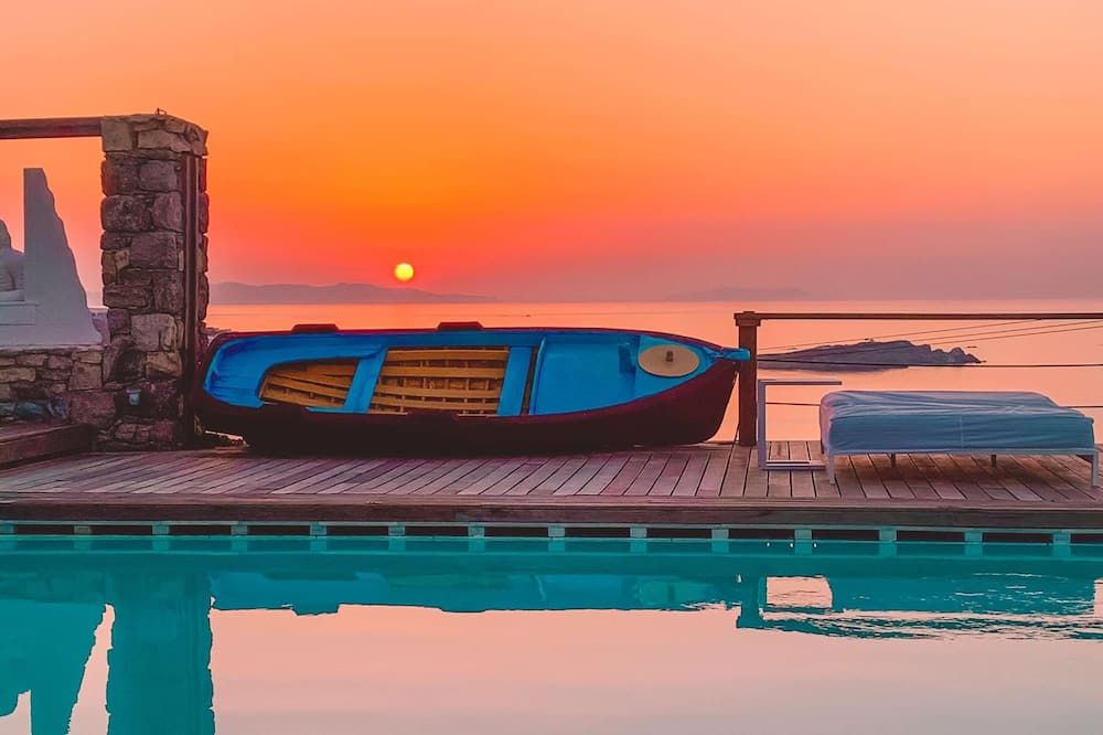 Tharroe of Mykonos Boutique Hotel