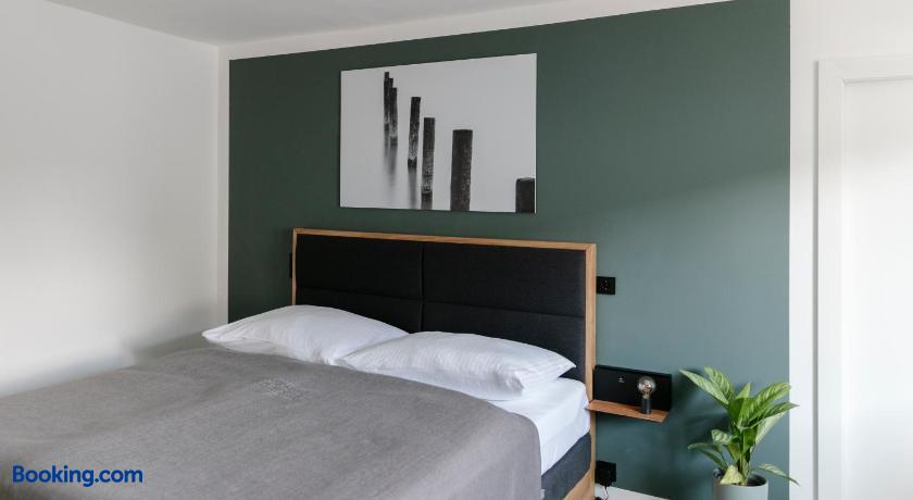 booking-1070737282-512390432-356664 Kracher Hotel Doppelzimmer - inklusive Pool