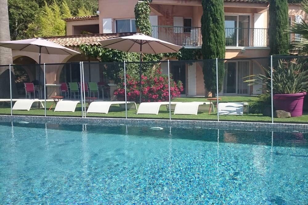 Villa, (14 p), panoramic view of the hills. Large infinity pool. Provence-Alpes-Côte d'Azur - Plan-de-la-Tour visuel 1/5 Villa, (14 p), panoramic view of the hills. Large infinity pool. Provence-Alpes-Côte d'Azur - Plan-de-la-Tour visuel 1/5