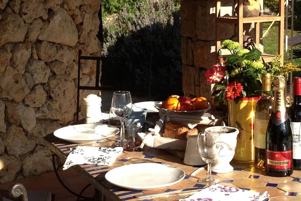 Beautiful villa, exceptional pool, central location for Cannes, Nice, St. Tropez Rhône-Alpes - Saint-Paul-de-Varax visuel 4/5