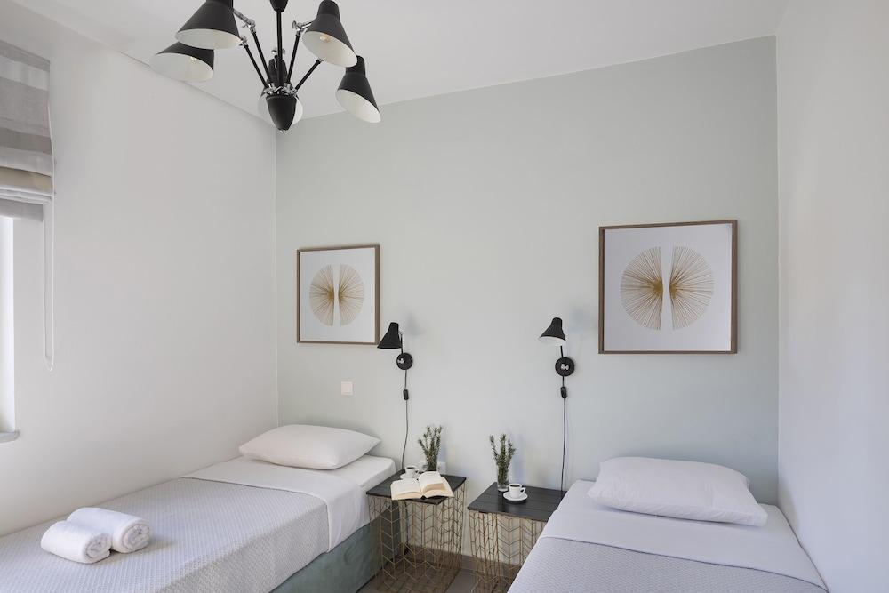 sembo-3788326-9cf956-359279 Syra Bay